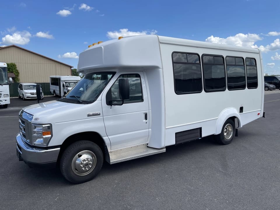 2019 Ford E350 Elkhart Coach Shuttle Bus - Image 6
