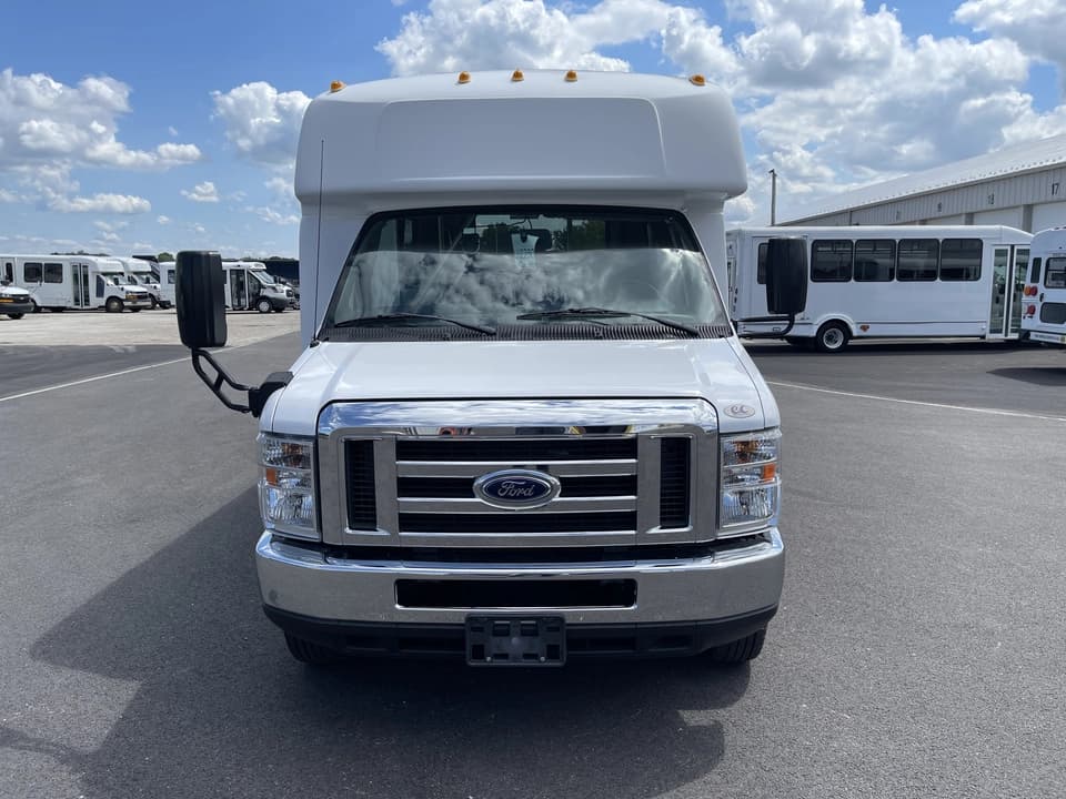 2019 Ford E350 Elkhart Coach Shuttle Bus - Image 7