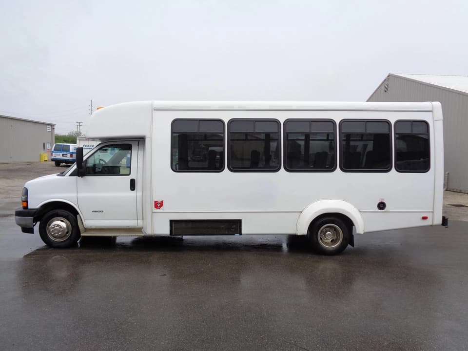 2017 Chevrolet Elkhart Coach Shuttle Bus - Image 5