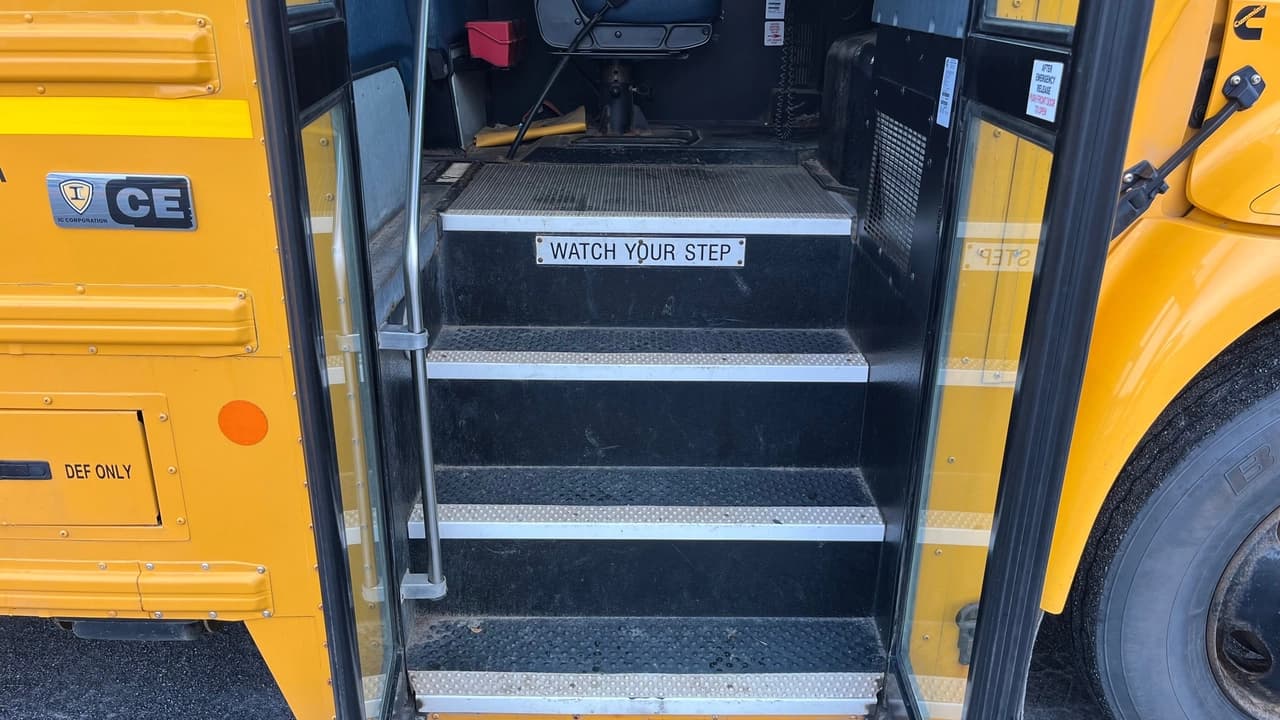 2018 IC CE300 School Bus - Image 7
