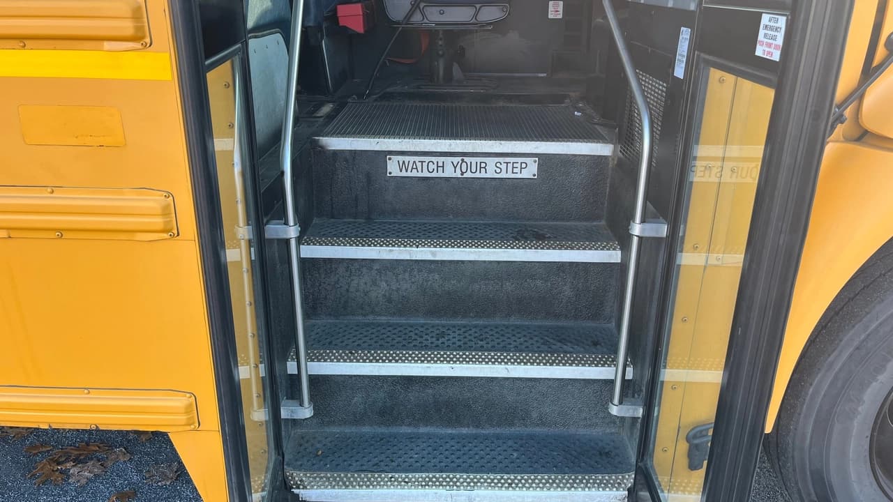 2016 IC CE300 School Bus - Image 7