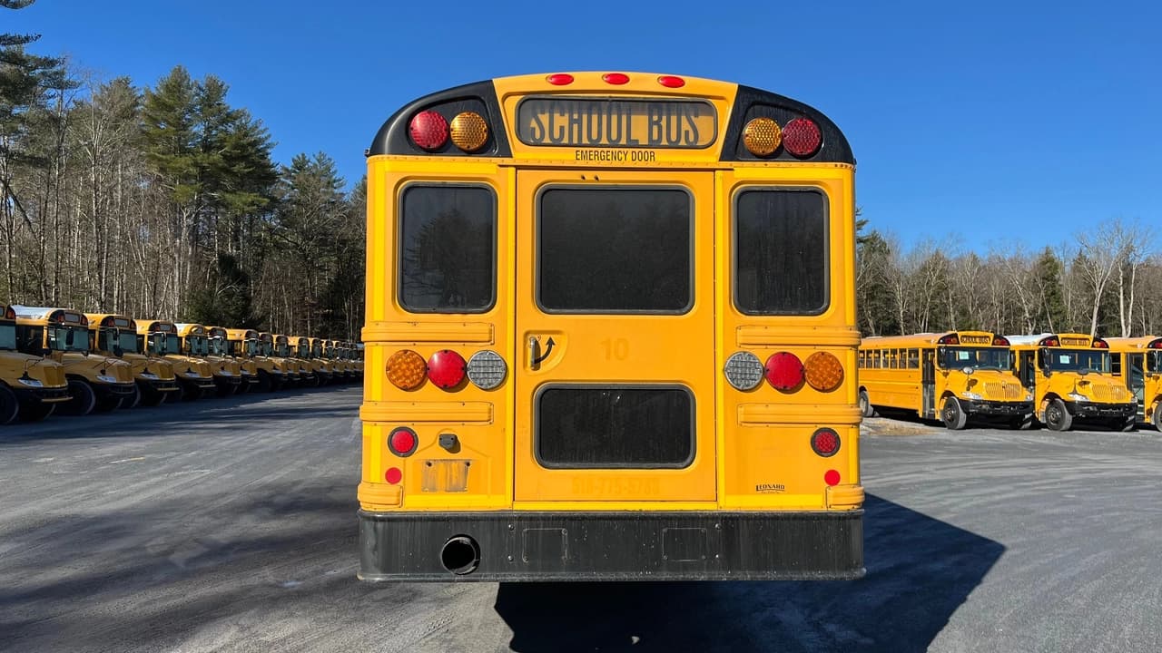 2014 IC CE300 School Bus - Image 4