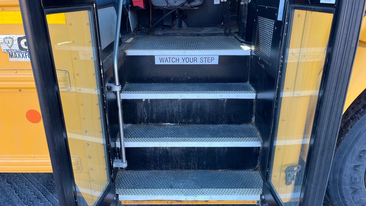 2014 IC CE300 School Bus - Image 7