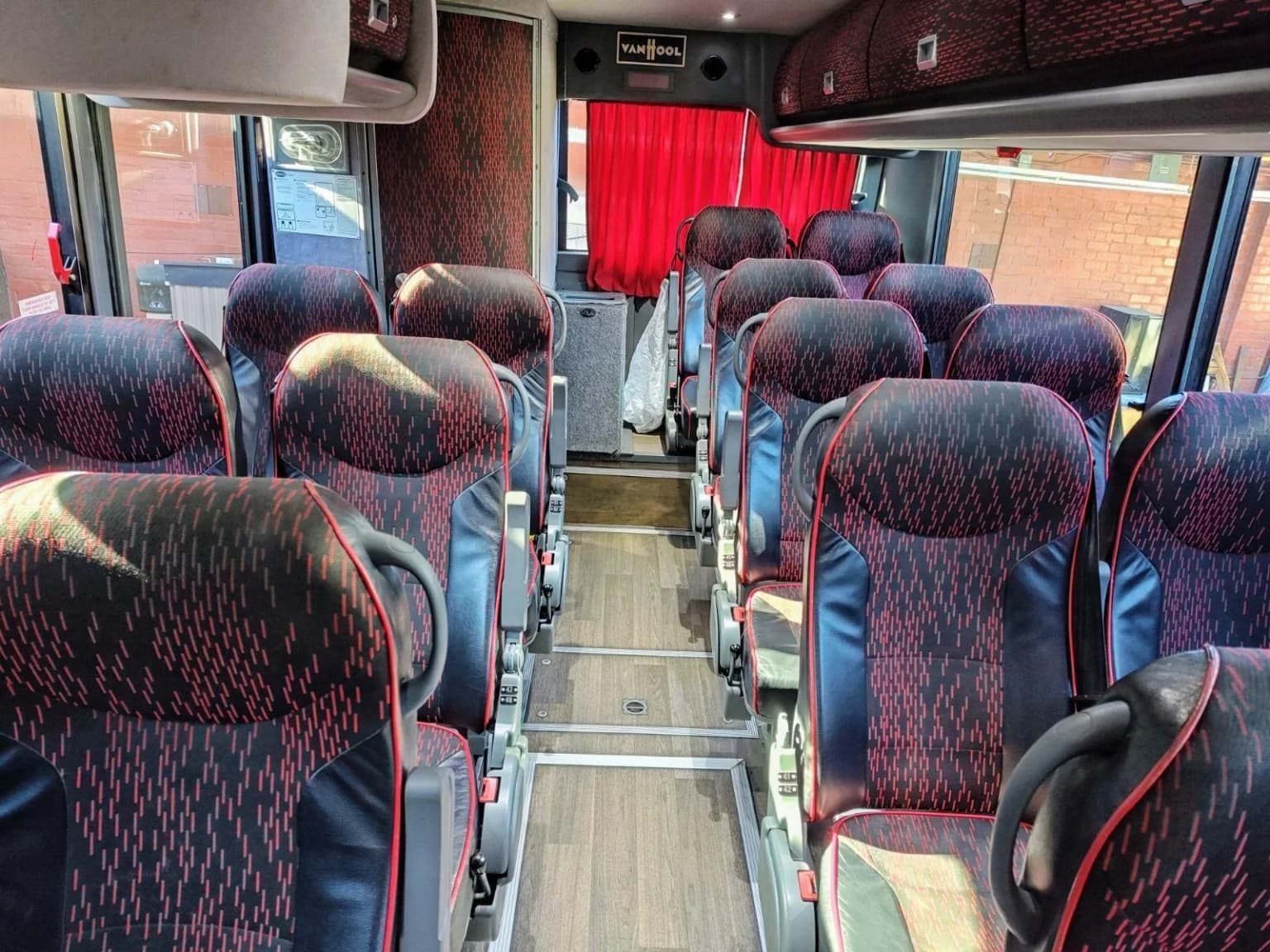 2015 California Van Hool CX45 - Image 5