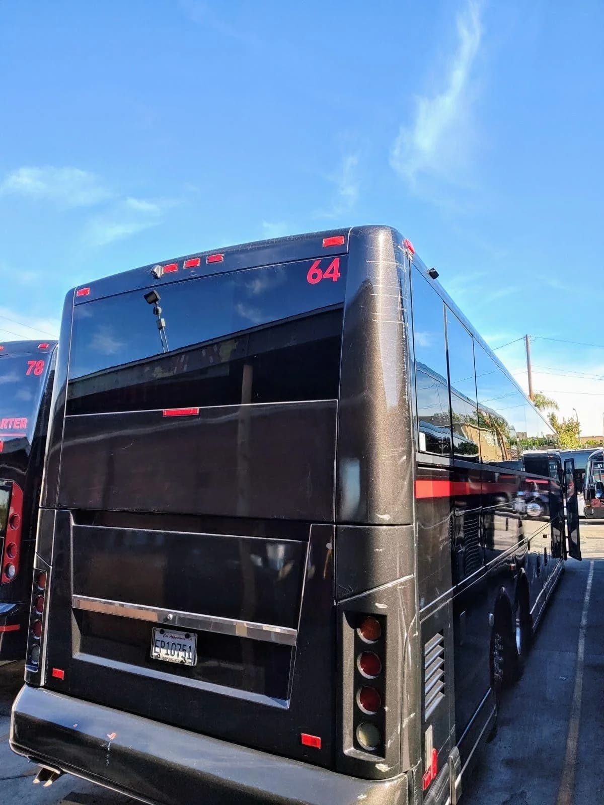 2015 California Van Hool CX45 - Image 11