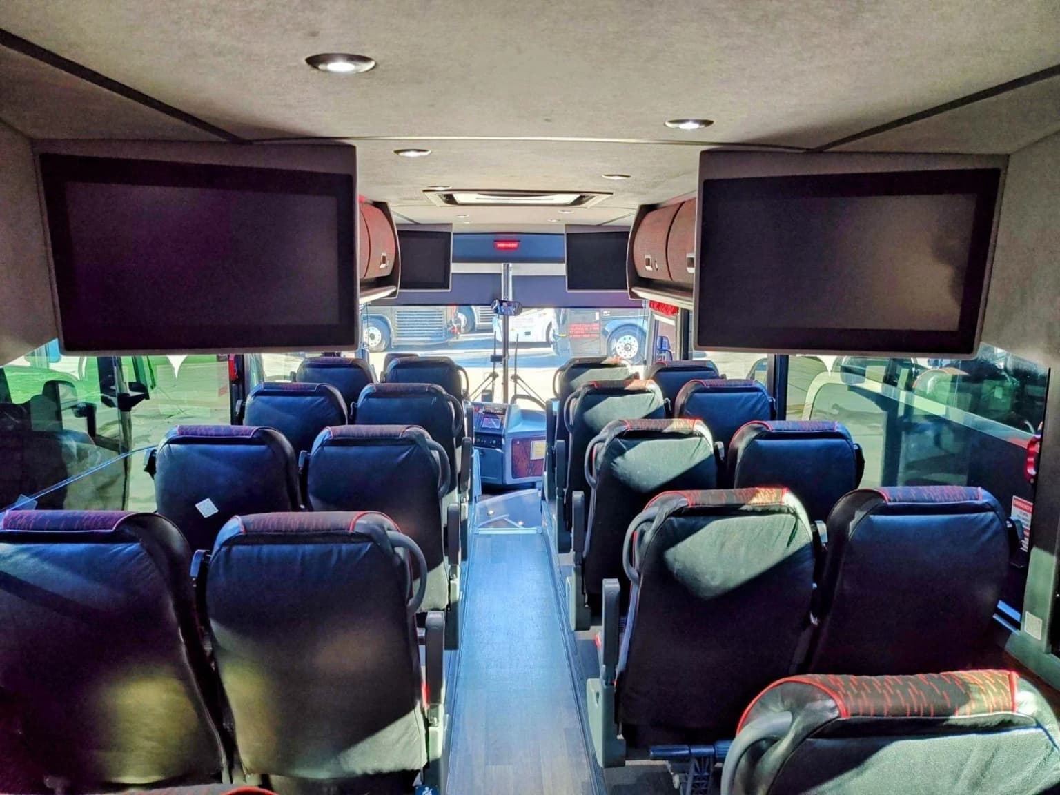 2015 California Van Hool CX45 - Image 13