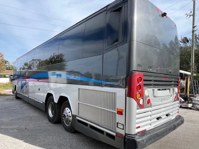 2008 Prevost H3-45 Coach - Image 2