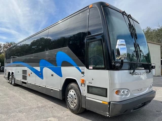 2008 Prevost H3-45 Coach - Image 1