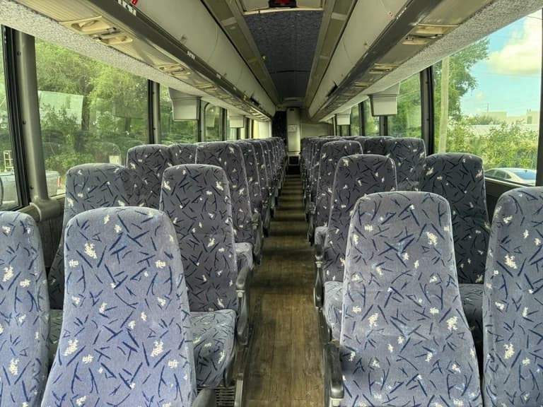 2007 MCI J4500 Coach - Image 3