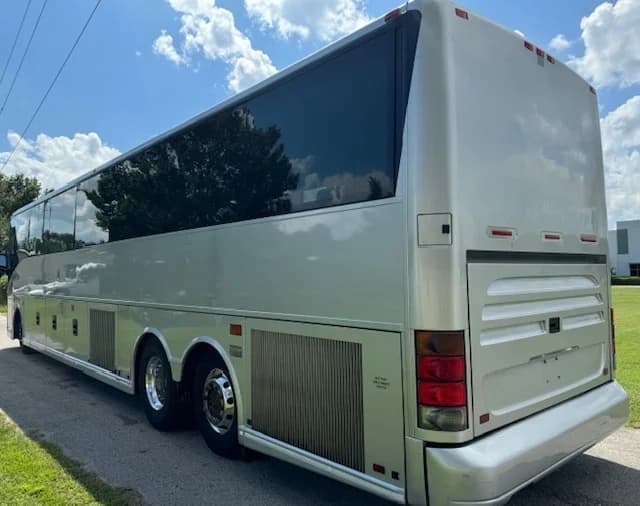 2006 VanHool C2045 Coach - Image 2