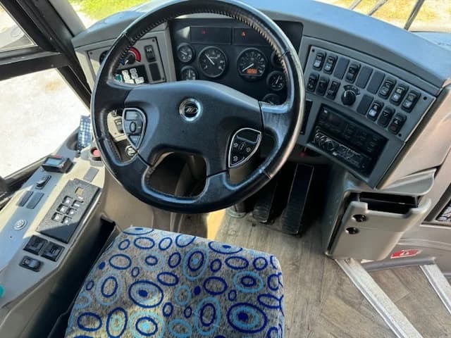 2007 MCI J4500 Coach - Image 3