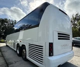 2007 MCI J4500 Coach - Image 2