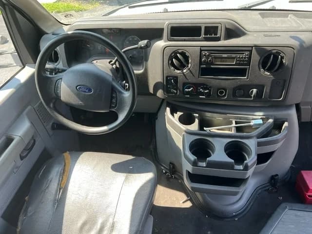 2012 Ford Allstar Starcraft Shuttle Bus - Image 4