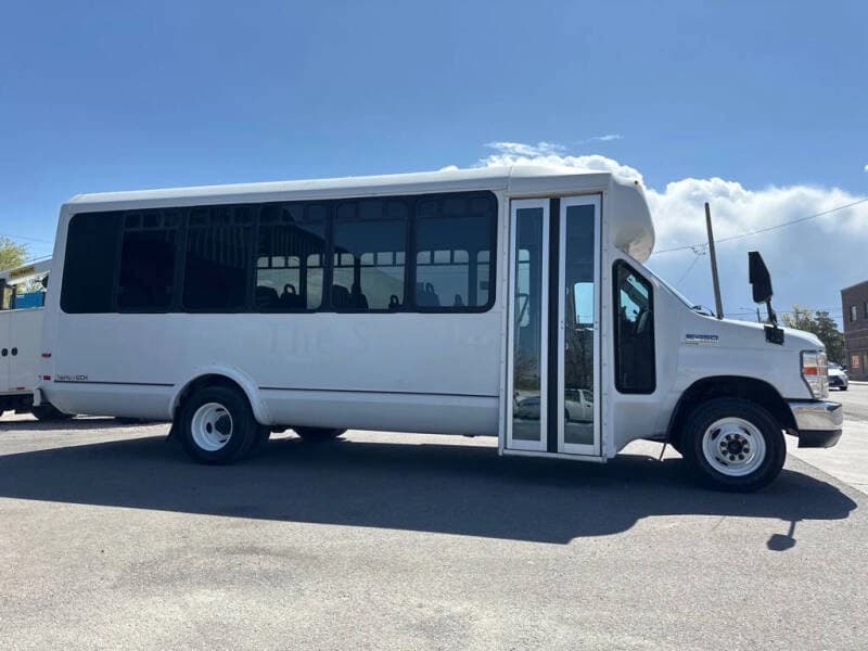 2012 Ford E-450 SD Shuttle Bus - Image 2