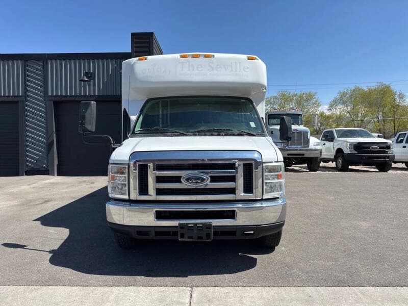 2012 Ford E-450 SD Shuttle Bus - Image 3