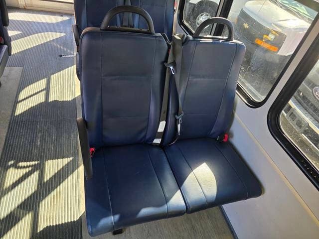 2017 Ford E350 Shuttle Bus - Image 15