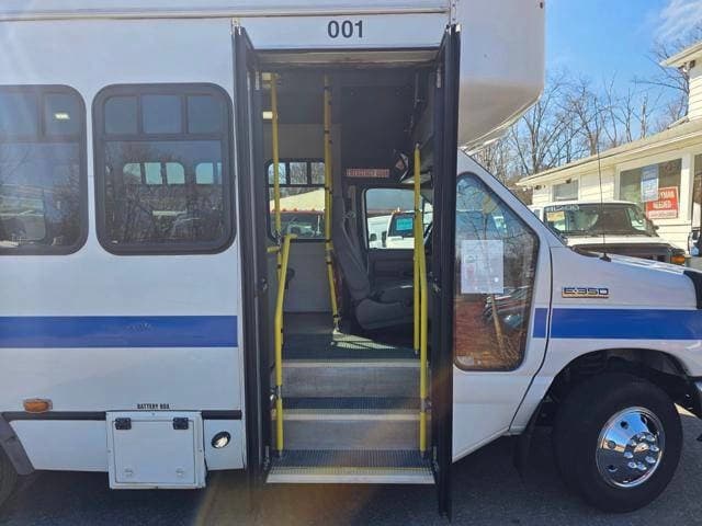 2017 Ford E350 Shuttle Bus - Image 2