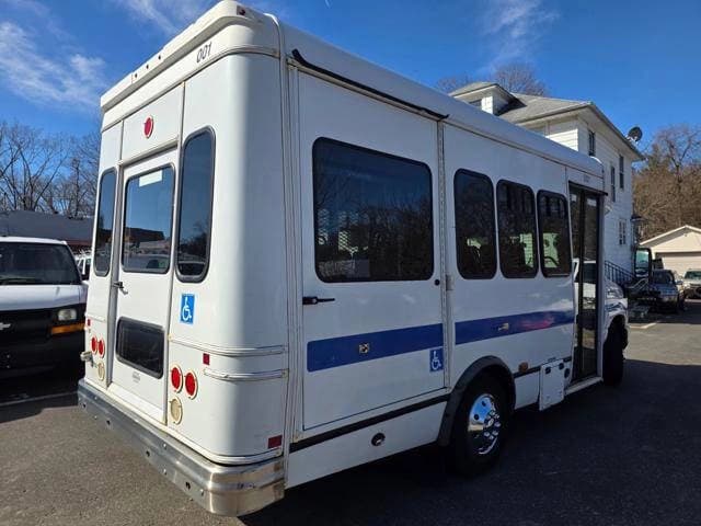 2017 Ford E350 Shuttle Bus - Image 3
