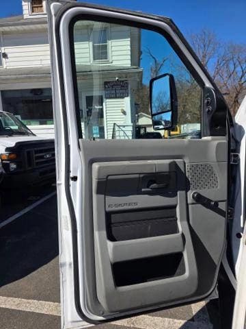 2017 Ford E350 Shuttle Bus - Image 20