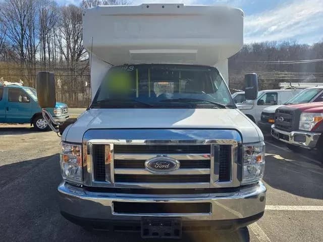 2017 Ford E350 Shuttle Bus - Image 6