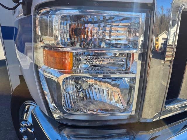 2017 Ford E350 Shuttle Bus - Image 26