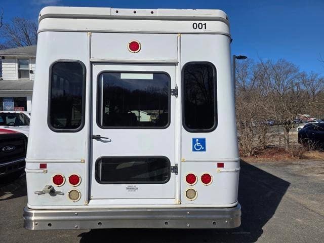 2017 Ford E350 Shuttle Bus - Image 4