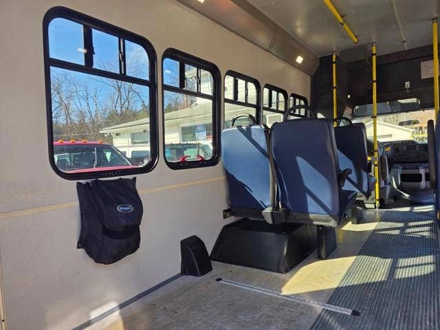 2017 Ford E350 Shuttle Bus - Image 31
