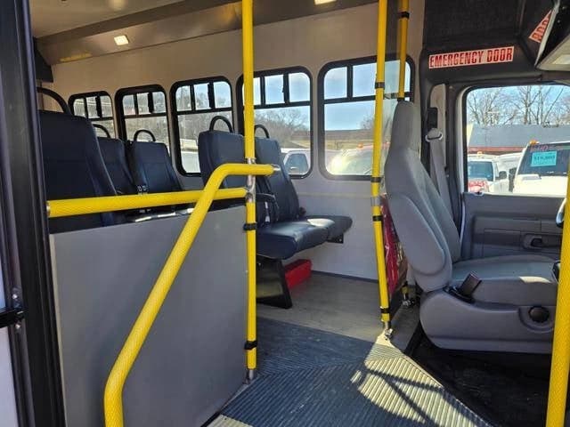 2017 Ford E350 Shuttle Bus - Image 32