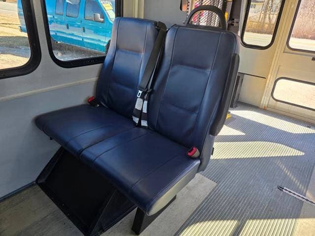 2017 Ford E350 Shuttle Bus - Image 34