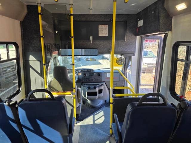 2017 Ford E350 Shuttle Bus - Image 10