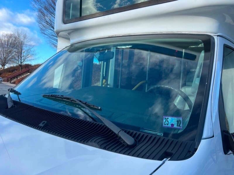 2017 Ford E-450 Shuttle Bus - Image 3