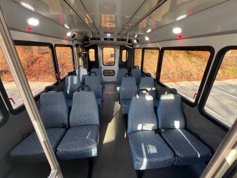 2017 Ford E-450 Shuttle Bus - Image 23
