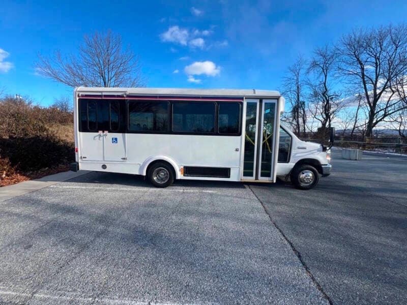 2017 Ford E-450 Shuttle Bus - Image 4