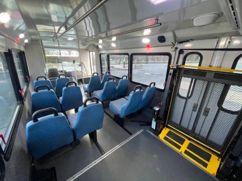 2017 Ford E-450 Shuttle Bus - Image 17