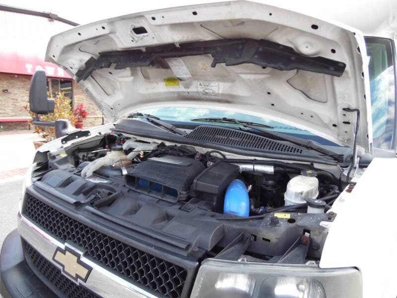 2014 Chevrolet Express Shuttle Bus - Image 22