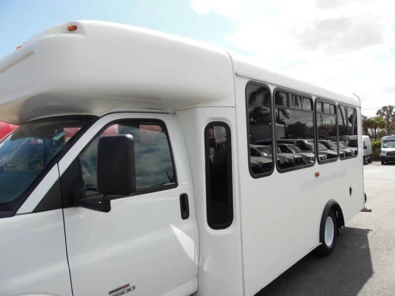 2014 Chevrolet Express Shuttle Bus - Image 10
