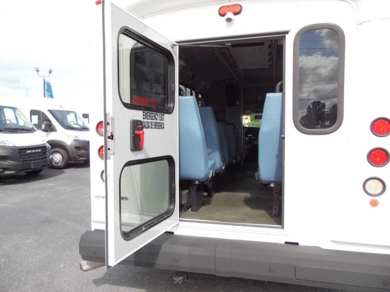 2014 Chevrolet Express Shuttle Bus - Image 5