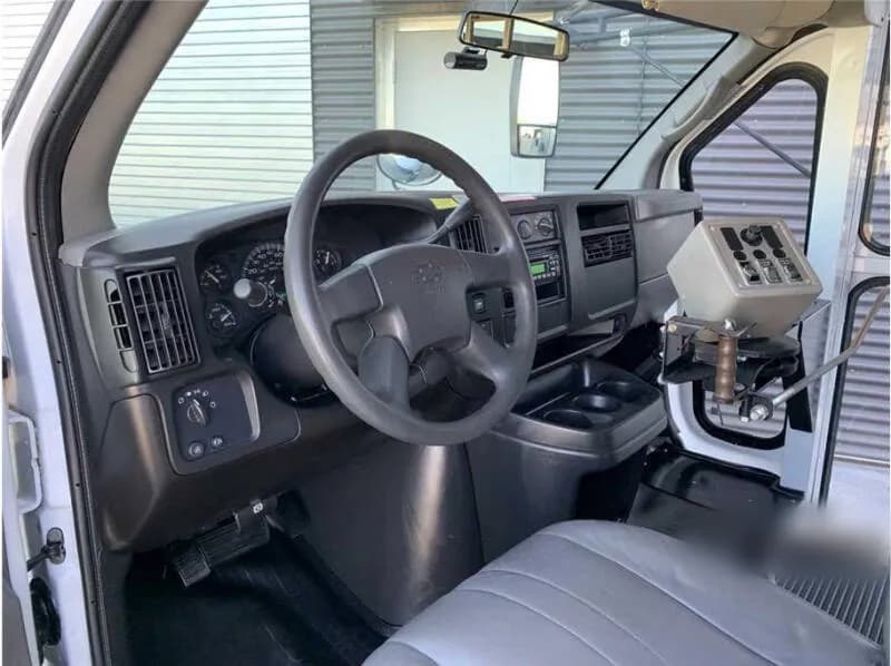 2007 Chevrolet Express 3500 Shuttle Bus - Image 11