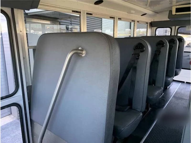 2007 Chevrolet Express 3500 Shuttle Bus - Image 13