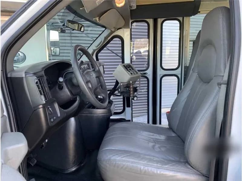 2007 Chevrolet Express 3500 Shuttle Bus - Image 15