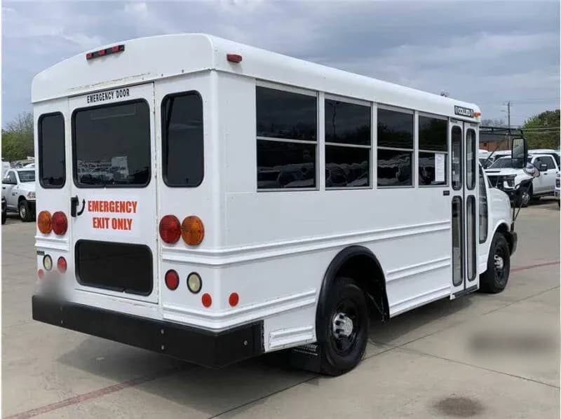 2007 Chevrolet Express 3500 Shuttle Bus - Image 7