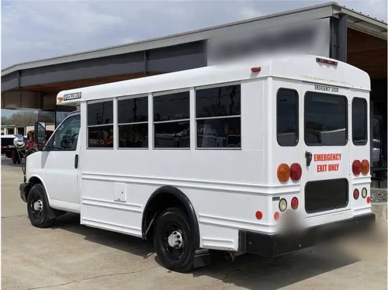 2007 Chevrolet Express 3500 Shuttle Bus - Image 3