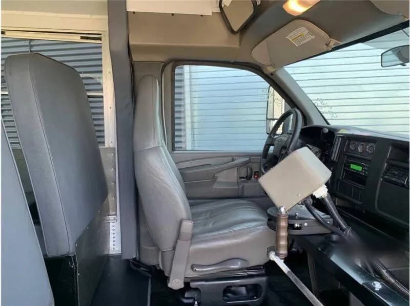 2007 Chevrolet Express 3500 Shuttle Bus - Image 9