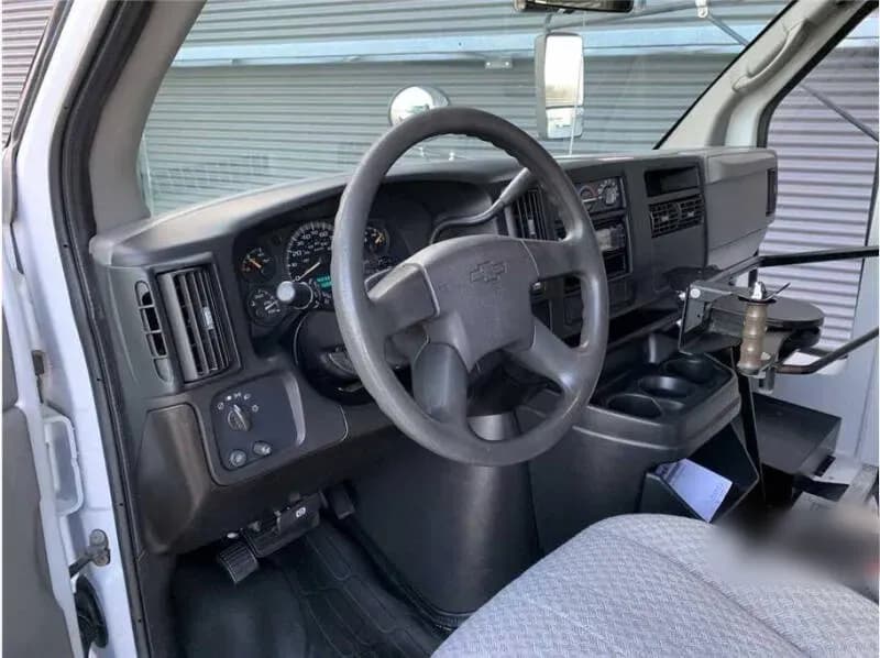 2007 Chevrolet Express 3500 Shuttle Bus - Image 14