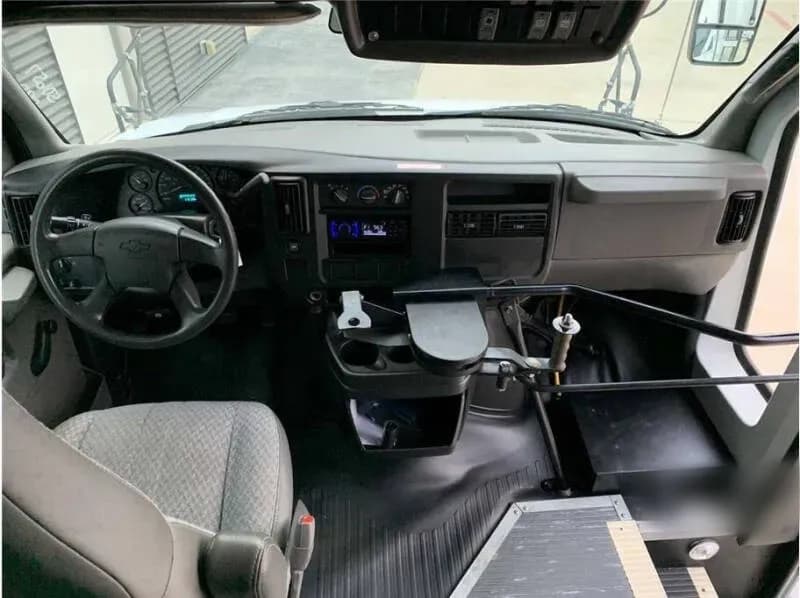 2007 Chevrolet Express 3500 Shuttle Bus - Image 15
