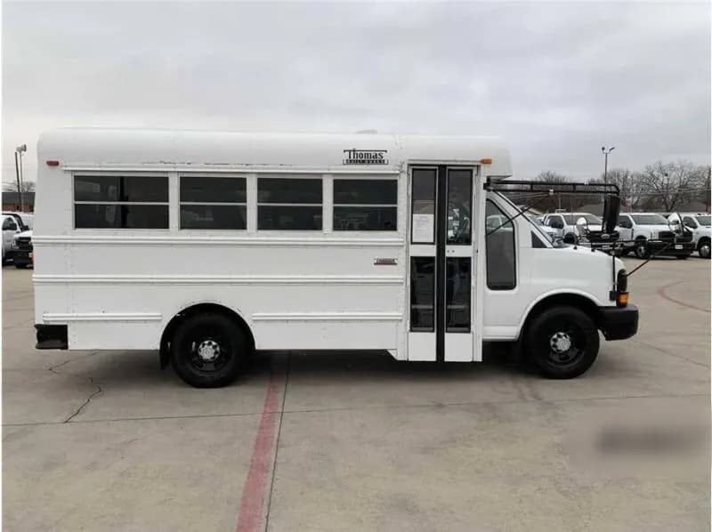 2007 Chevrolet Express 3500 Shuttle Bus - Image 8
