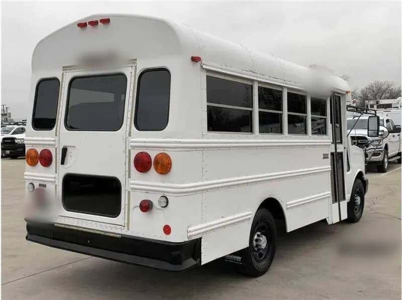2007 Chevrolet Express 3500 Shuttle Bus - Image 5