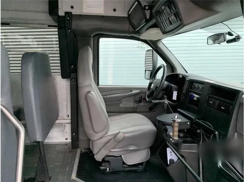 2007 Chevrolet Express 3500 Shuttle Bus - Image 12