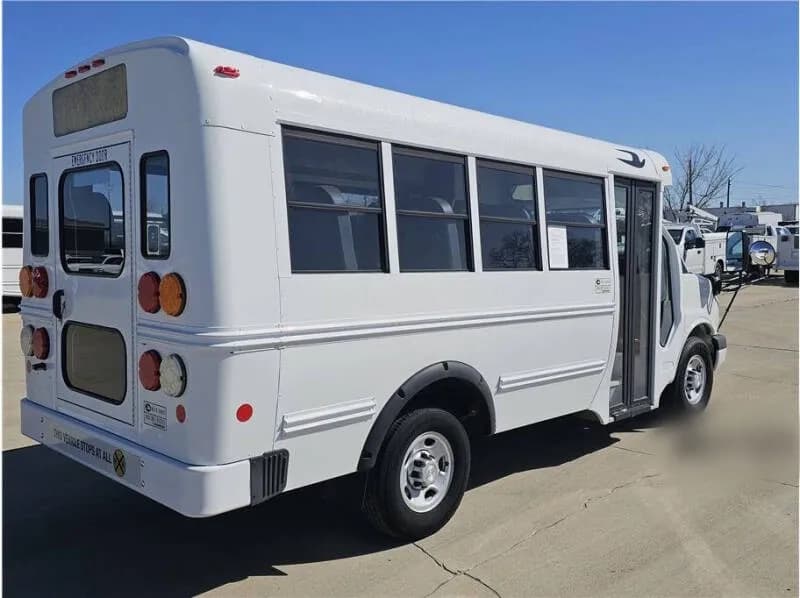 2014 Chevrolet Express 3500 Shuttle Bus - Image 7