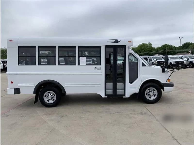 2014 Chevrolet Express 3500 Shuttle Bus - Image 8